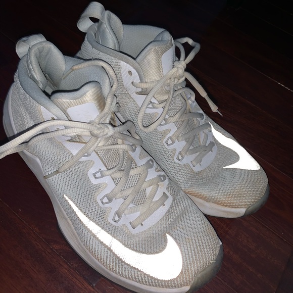 Nike Men's White Athletic Sneakers - Picture 4 of 8